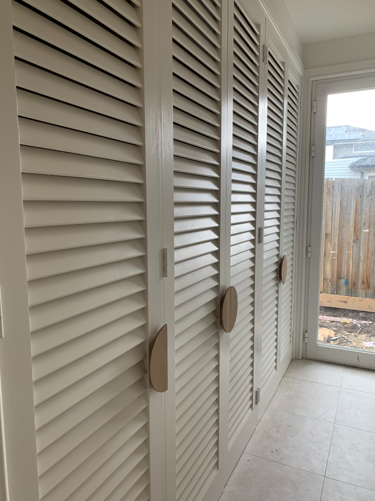 Louver door coupled with half moon handles